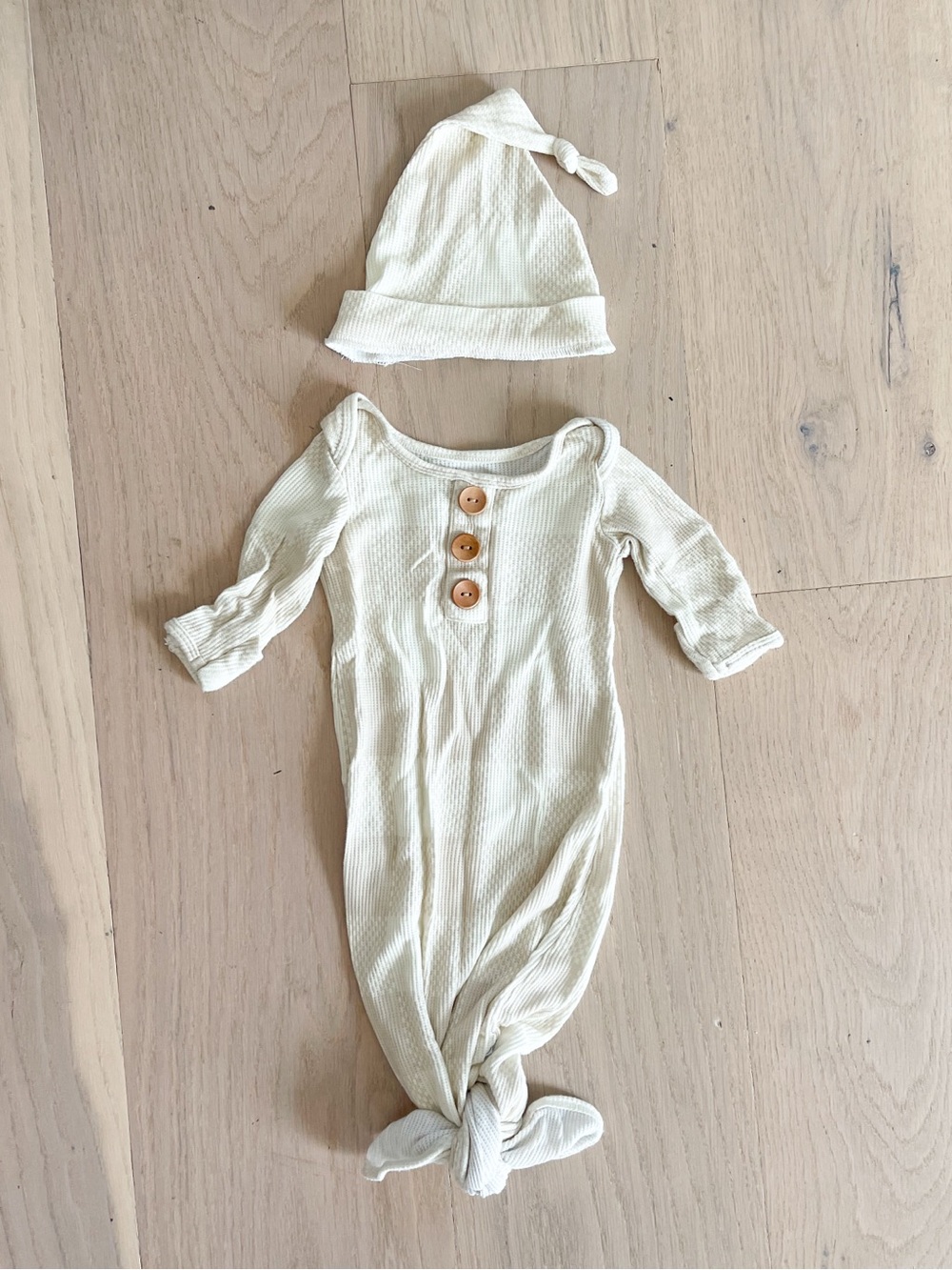 Caden Lane Big Check Bamboo Waffle Newborn Baby Knot Gown & Hat Set